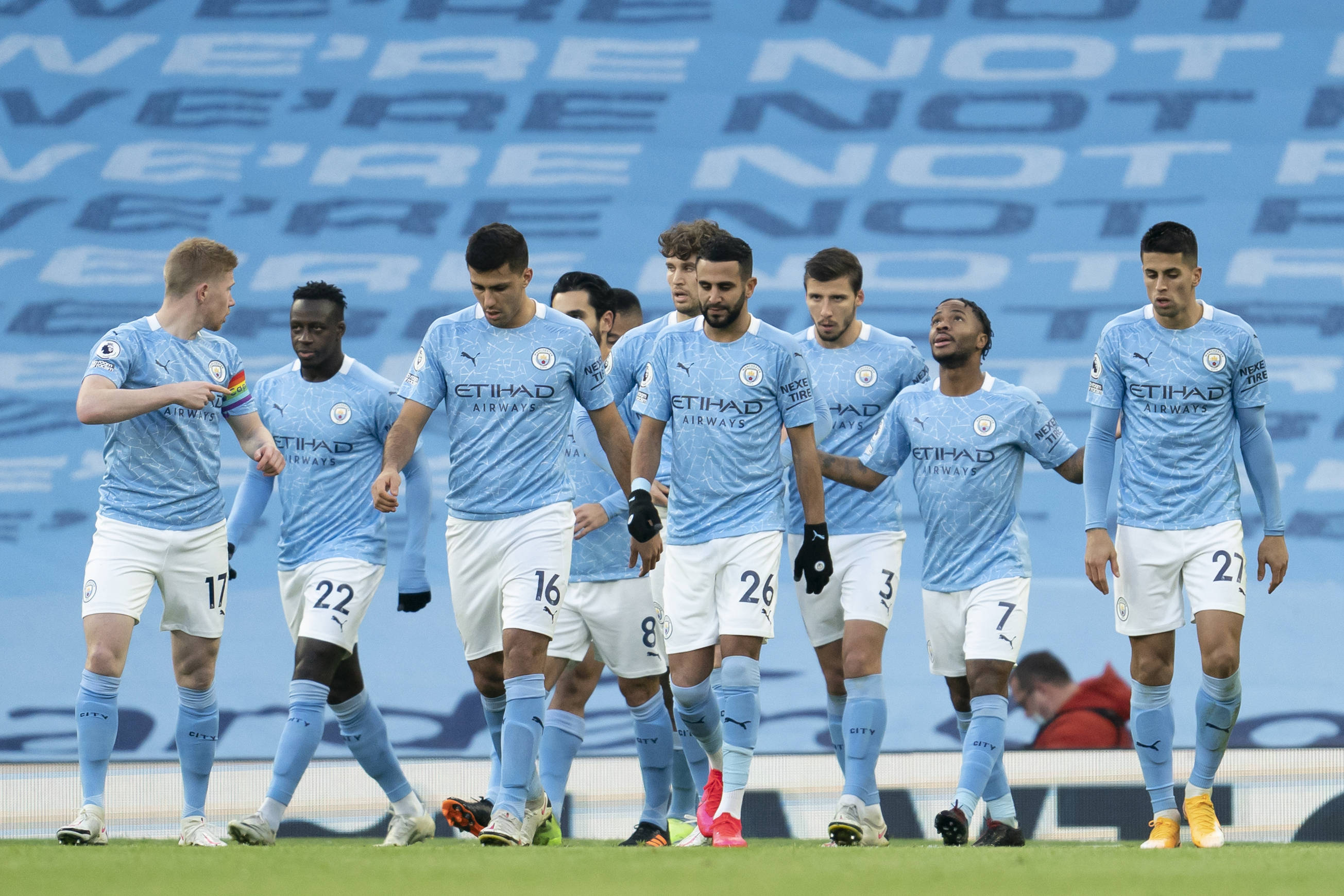 图片报：拜仁正在考察桑托斯19岁的巴西左后卫索萨